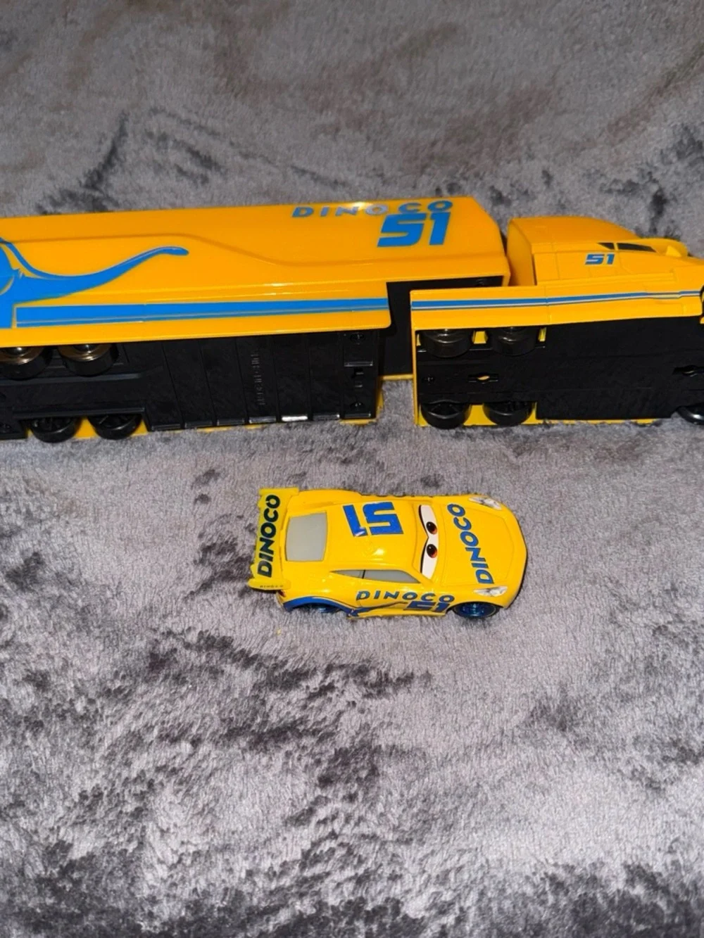 Movie Cars 2 3 Hauler Mack Truck & Speed Race Car